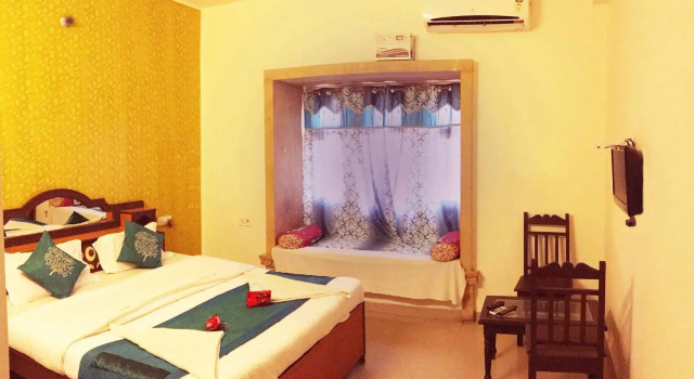 Hotel Marina Mahal