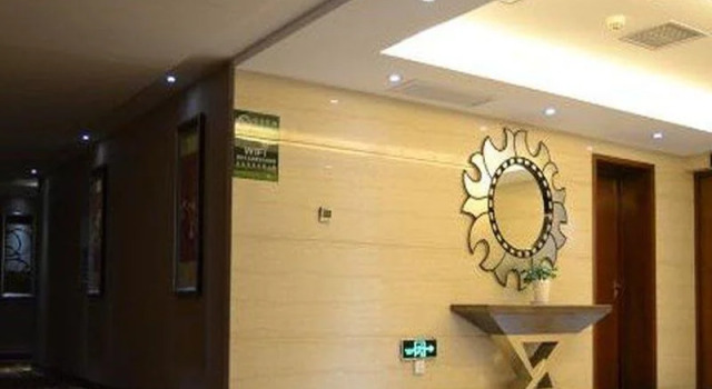 CYTS Shanshui Fashion Hotel (Chibi Xinjiekou Commercial Street), Varaa Hotelli Chibi Hubei