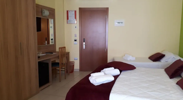 Трёхместный номер Standard с частичным видом на море Hotel La Ninfea