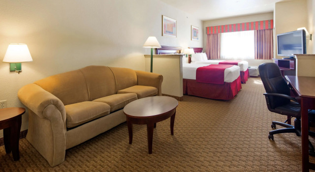 Четырёхместный люкс SureStay Plus Hotel by Best Western Quanah