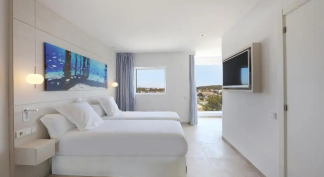 Двухместный номер с видом на бассейн Iberostar Selection Santa Eulalia Adults-Only Ibiza