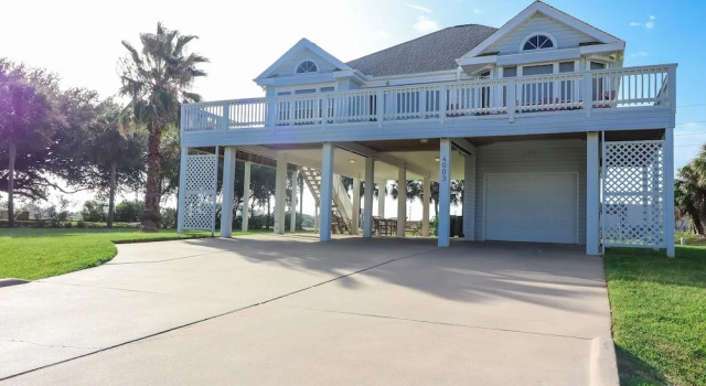 Seaclusion 3 Bedroom Home, Забронировать Отель Галвестон Texas Gulf Coast, рядом с Загородный клуб Галвестона