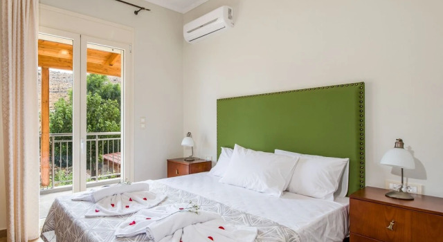 Villa Koutalas - Majestic Sunsets over the Pool