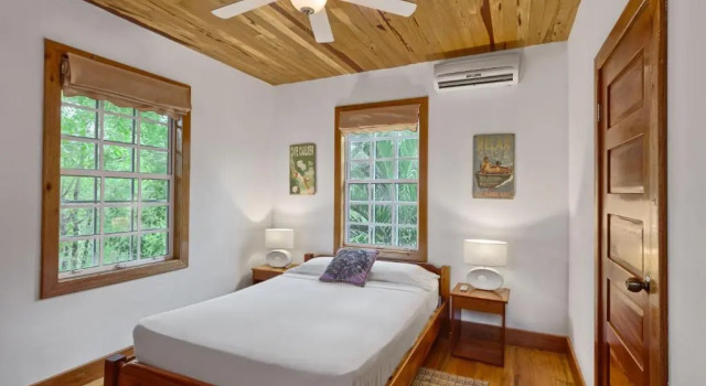 Коттедж с 2 комнатами Weezies Ocean Front Hotel and Garden Cottages