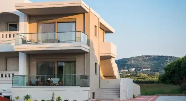 Niovi Seaside Suites