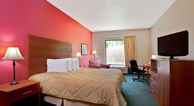 Двухместный номер Standard Ramada by Wyndham Pearl/Jackson Airport