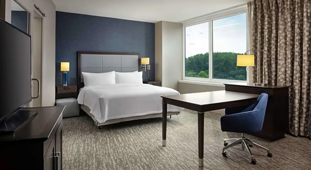 Двухместный люкс Hampton Inn & Suites Teaneck/Glenpointe