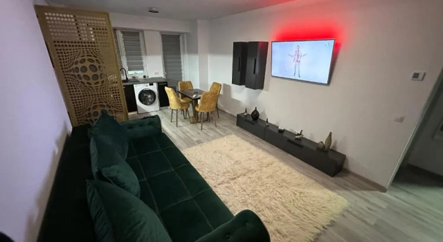 Apartament lux Bacovia1, Varaa Huoneisto Hotellit Carpathians - Romania uima-altaalla, Uima-allas