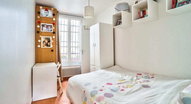 Charming 2 Room Apartment Near Square Louise-michel, Забронировать Апартаменты/квартира 18-й округ: Монмартр Париж, рядом с Трините – д’Эстьен д’Орв