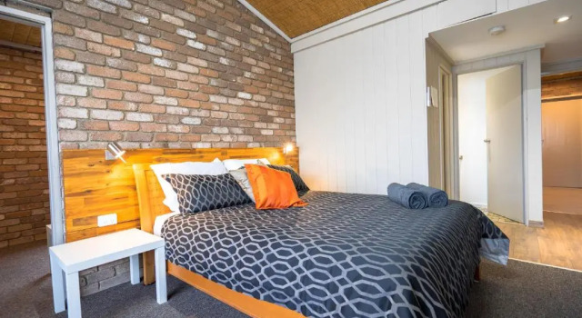 Семейный люкс Farnham Court Motel and Restaurant