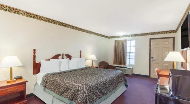 Номер Standard Days Inn by Wyndham Erick