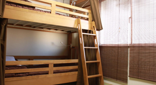 Кровать в общем номере (женский номер) T and K Hostel Kobe Sannomiya East