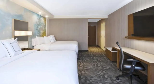Четырёхместный номер Standard Courtyard by Marriott St. Joseph-Benton Harbor