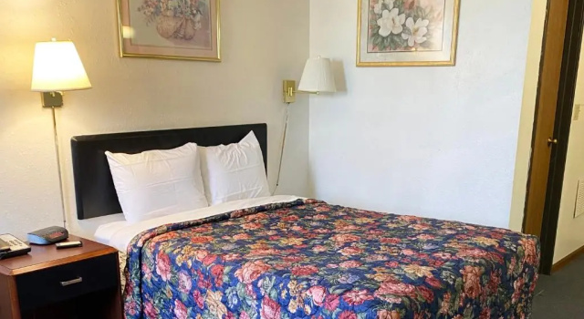 Четырёхместный номер Standard Oak Grove Inn
