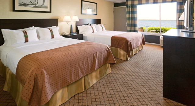 Четырёхместный номер Standard Holiday Inn Detroit Lakes - Lakefront by IHG