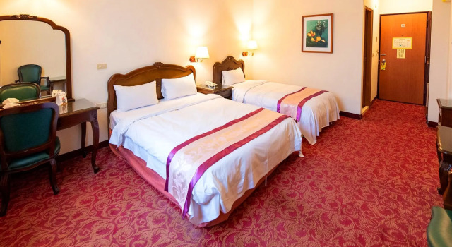 Трёхместный номер Standard East Commercial Affairs Hotel