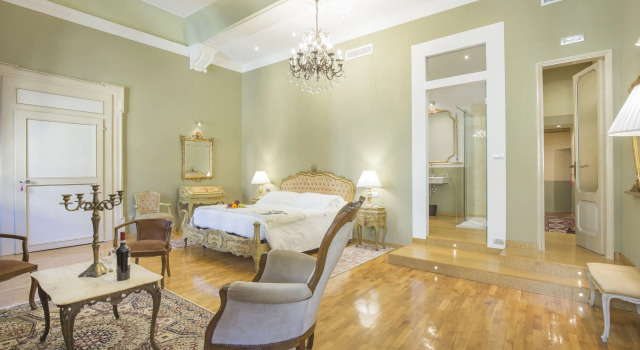 Corte Realdi Luxury Rooms, Забронировать Отель Бизнес-отели Вероны, рядом с Римский амфитеатр, 4* 5*