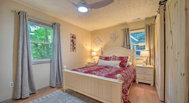 Charming Maggie Valley Getaway w/ Fire Pit!
