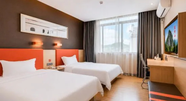 Номер Standard с видом на город Renaissance Shanghai Putuo Hotel