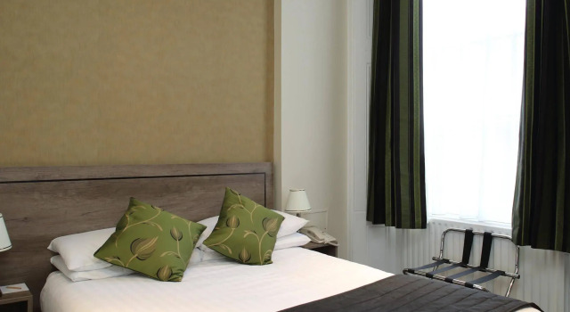 Kensington Gardens Hotel, Забронировать Отель Вестминстер Лондон, рядом с Деловой район Паддингтон-Сентрал