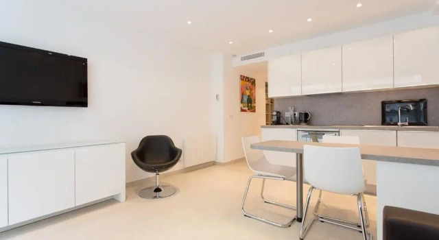 Апартаменты Chic & Modern 1bed Next To Martinez