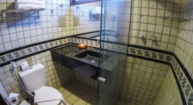 Четырёхместный номер Standard с балконом и с частичным видом на море Hotel