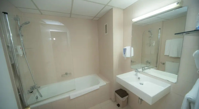 Трёхместный номер Standard Gran Hotel de Jaca