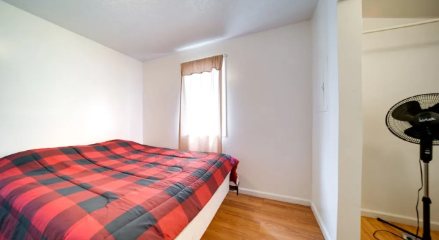 Коттедж с 2 комнатами Charming Lake Erie Cottage on Main Strip!