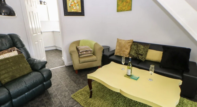 Hollie Cottage, Забронировать Дом для отпуска Отели в центре Халтвисл, в центре, Парковка