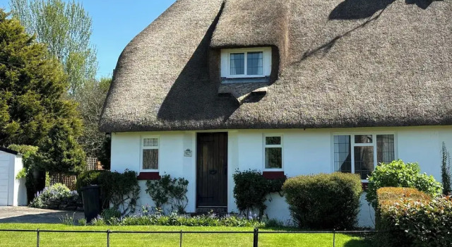 Thatched Cottage - Sleeps 6 With Countryside Views, Varaa Lomakoti Mökit kohteessa Merseyside, Mökki