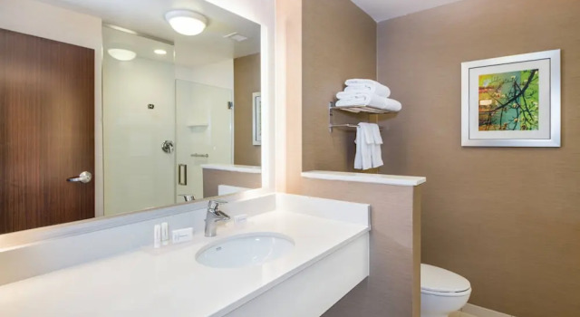 Двухместный люкс Fairfield by Marriott Inn & Suites Dayton Downtown