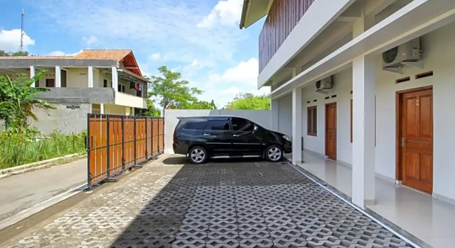 RedDoorz Syariah At Griya Izzara Guest House, Boek Pension Tegalrejo 