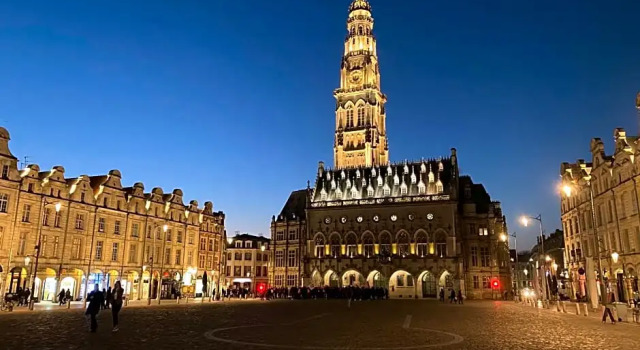 La cour des grands, Varaa Hotelli Saint-Nicolas Artois