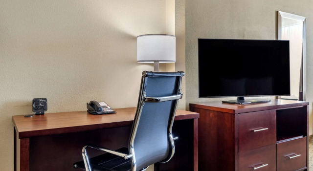 Четырёхместный люкс Comfort Suites Waco Near University Area