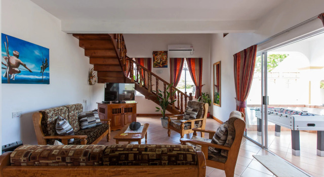 Villa Aya