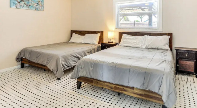 Furnished Sunroom w/ TV! Canal-front Bradenton Gem, Boek Hotel Cortez Florida