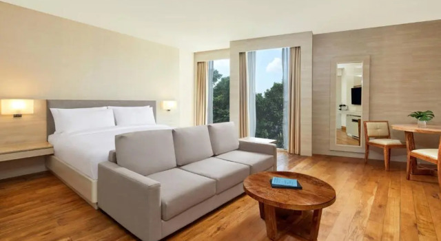 Двухместный номер Deluxe Corner The Stones Hotel - Legian Bali, Autograph Collection by Marriott