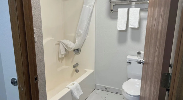 Четырёхместный люкс Quality Inn Neosho