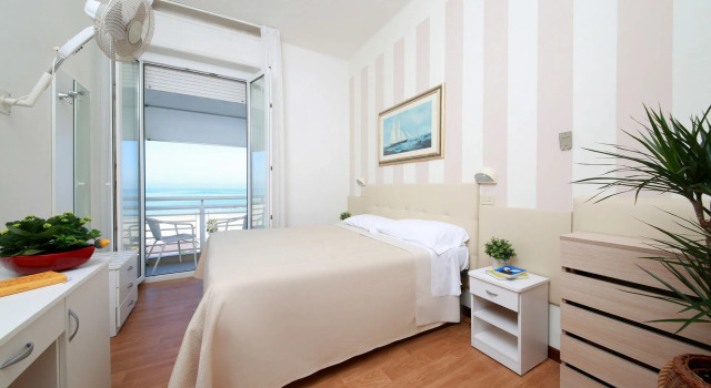 Hotel Lungomare Cattolica