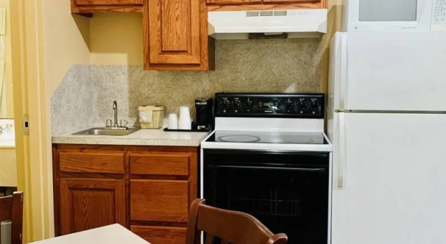 Люкс Deluxe Weston Inn & Suites