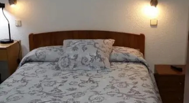 Hostal Angelines, Забронировать Отель Шамбери Мадрид, рядом с Университетская больница Фонда Хименеса Диаса