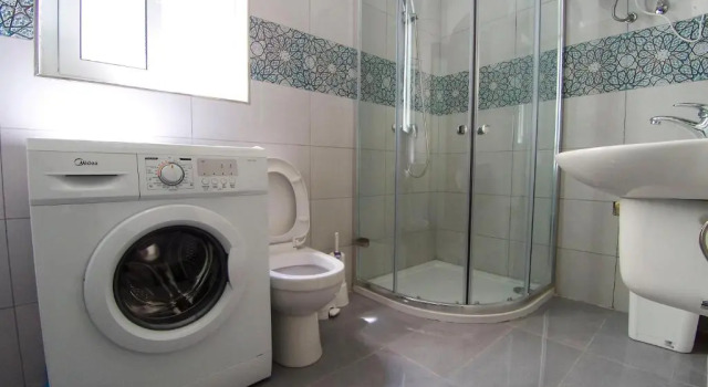 F8-3 Room 2 single beds shared bathroom in shared Flat, Réserver Hôtel Msida Île de Malte
