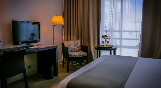 Elegance Hotel, Rezerwuj Hotel Hotele w Buenos Aires z basenem, Basen