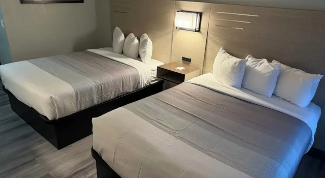 Четырёхместный номер Standard Red Lion Inn & Suites Kansas City