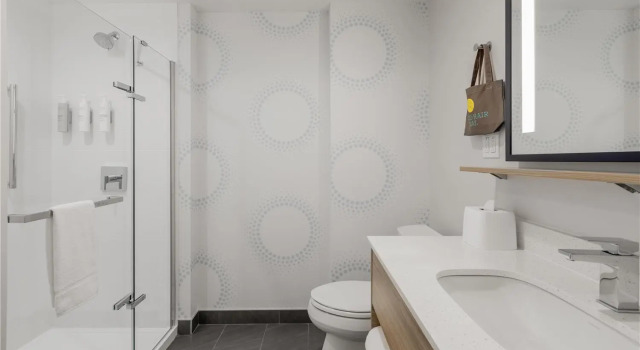 Четырёхместный номер Standard Tru By Hilton Montréal centre-ville