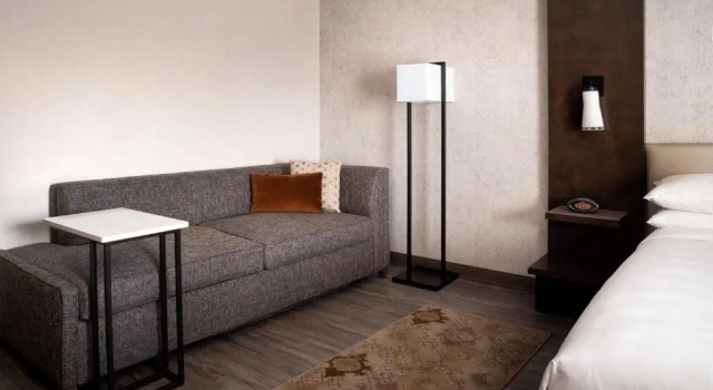 Номер Standard Marriott Riverside at the Convention Center