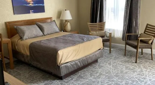 Двухместный номер Standard с видом на озеро Lake Front Hotel