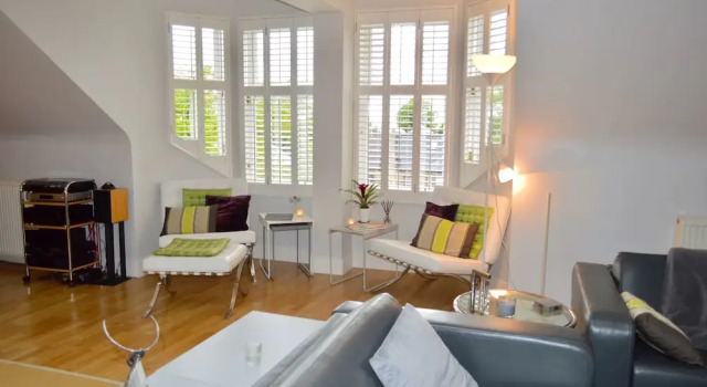 Stunning Loft Flat With Garden, Prenota Hotel Hotel a Midlothian con parcheggio, Parcheggio