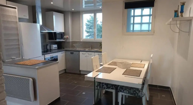 Апартаменты 60 m2 , 2 chambres, très calme, plage et commerces à 3 minutes à pied, WIFI fibre optique et parking gratuit
