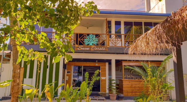 Seven Corals Guest house, Prenota Affittacamere Hotel a Atollo di Kaafu con parcheggio, Parcheggio